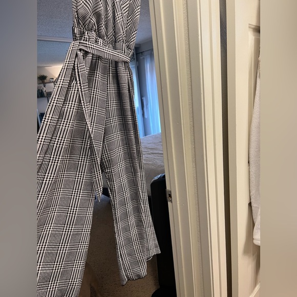 Romper. - Picture 2 of 3